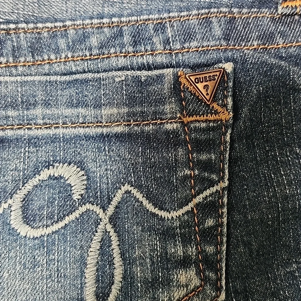 NWOT GUESS Women's Blue Denim Shorts - Picture 6 of 8